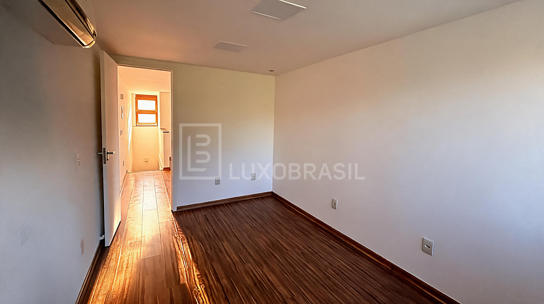 LB - RJ995 Penthouse with 6 Bedrooms, 451 m² – For Sale at R