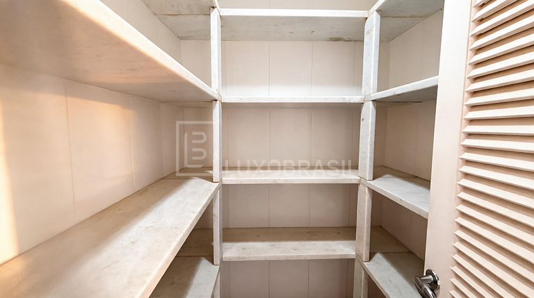 LB - RJ995 Penthouse with 6 Bedrooms, 451 m² – For Sale at R