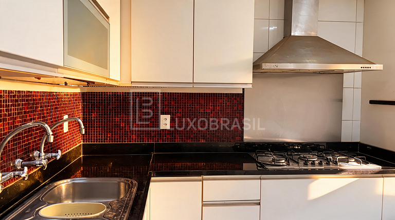 LB - RJ995 Penthouse with 6 Bedrooms, 451 m² – For Sale at R