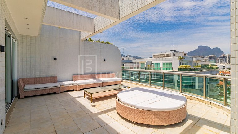 LB - RJ1035 | Penthouse Dúplex de 4 Dormitorios en Alquiler