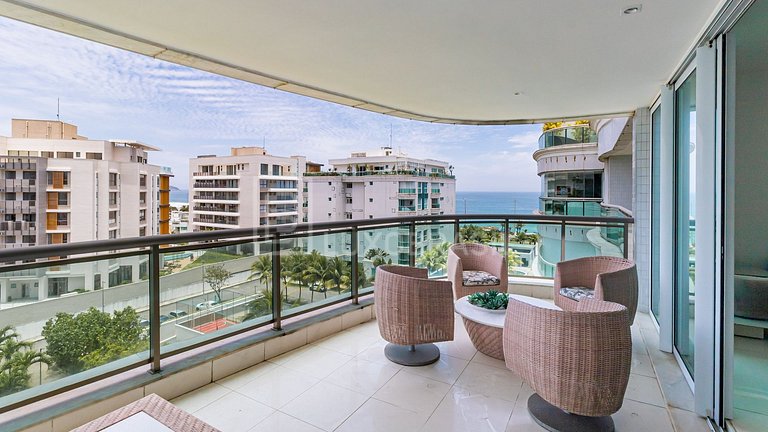 LB - RJ1035 | Penthouse Dúplex de 4 Dormitorios en Alquiler