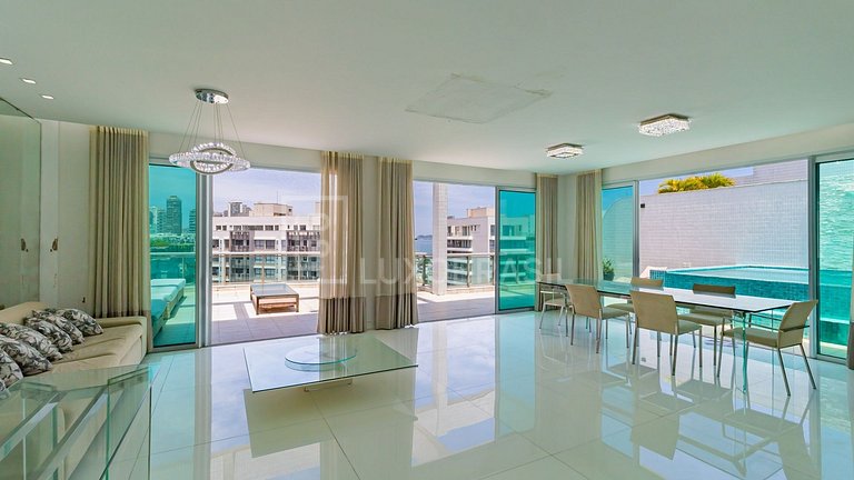 LB - RJ1035 | Penthouse Dúplex de 4 Dormitorios en Alquiler