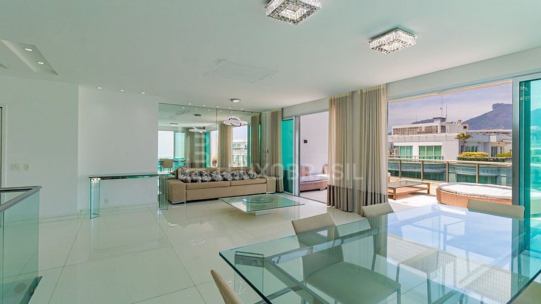 LB - RJ1035 | Penthouse Dúplex de 4 Dormitorios en Alquiler
