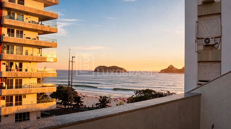 Cobertura Duplex à Venda no Posto 2 com Vista Mar