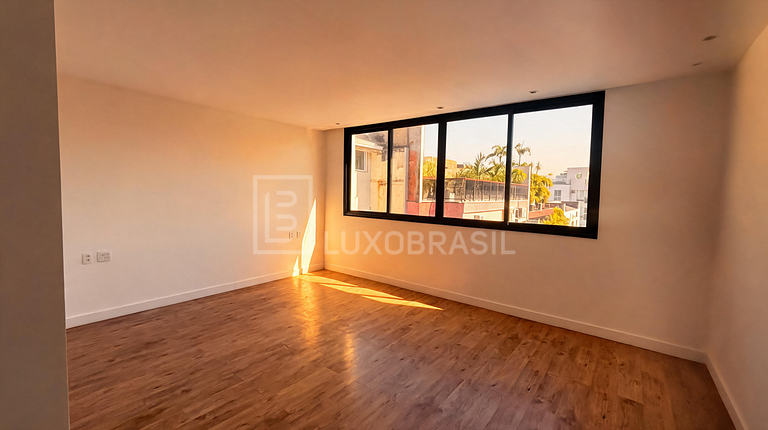Cobertura Duplex à Venda no Posto 2 com Vista Mar