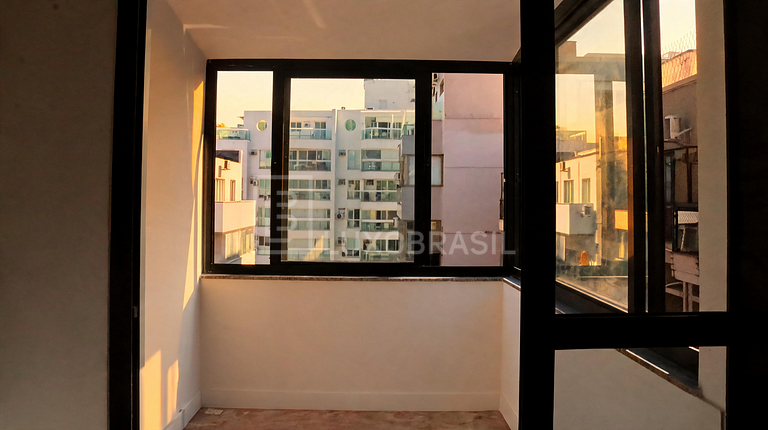 Cobertura Duplex à Venda no Posto 2 com Vista Mar
