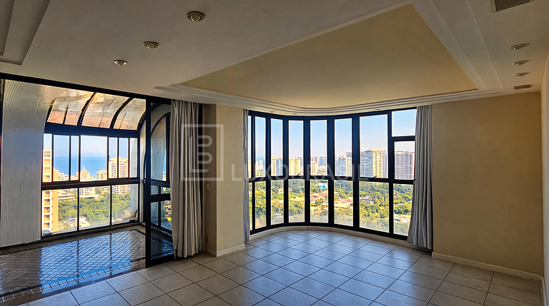 LB - RJ1038 Duplex Penthouse with 3 En-Suite Bedrooms and Oc