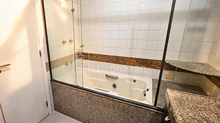 LB - RJ1038 Duplex Penthouse with 3 En-Suite Bedrooms and Oc