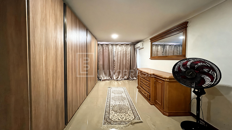 LB - RJ1039 | Casa Triplex en Venta de 4 Dormitorios en Barr