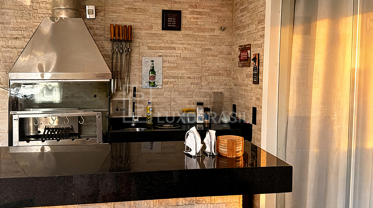Casa Triplex à Venda com Piscina Aquecida e Energia Solar