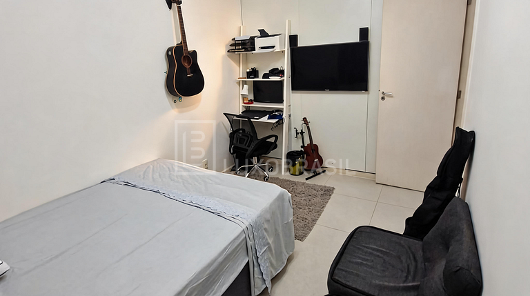 Casa Triplex à Venda com Piscina Aquecida e Energia Solar