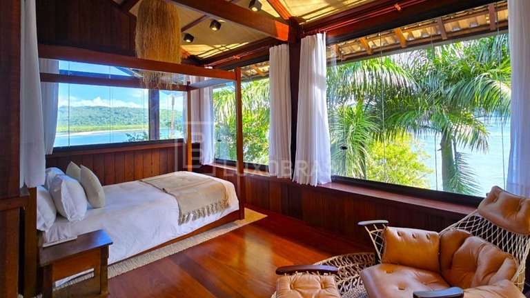 LB - PAR01 | Casa Frente al Mar con 5 Suites en Venta en Par