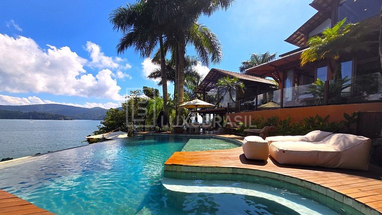 LB - PAR01 | Casa Frente al Mar con 5 Suites en Venta en Par