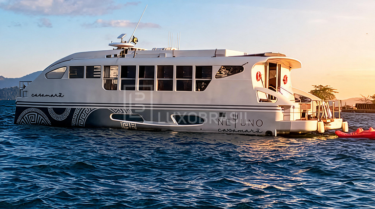 LB - AR42 Casamarã Angra dos Reis Day Use and Overnight Stay