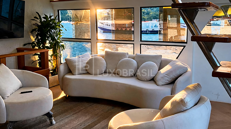 LB - AR42 Casamarã Angra dos Reis Day Use and Overnight Stay