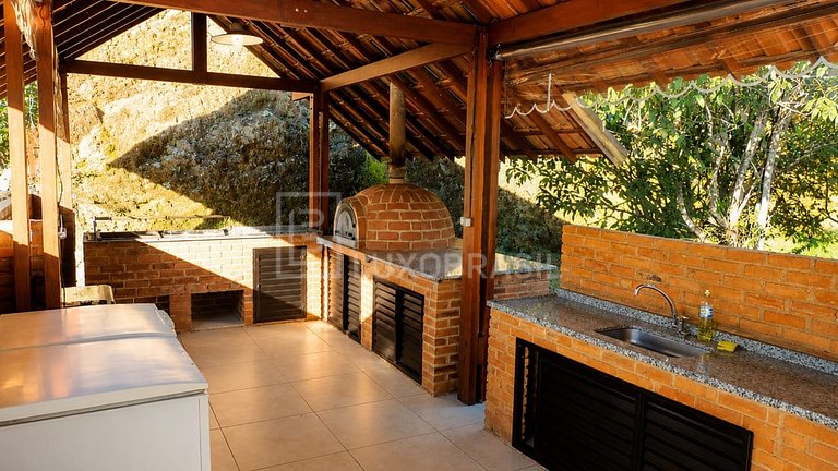 LB - TER804 | Casa de 665 m² con 6 Dormitorios en Venta en T
