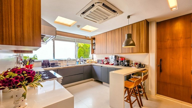 LB - RJ1047 | Casa de 774 m² con 4 Suites en Venta en Itanha