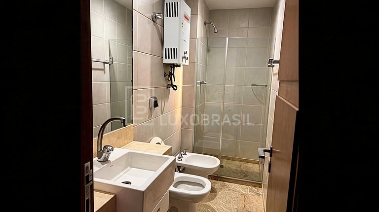 LB - RJ1051 | 3-Bedroom Apartment on Érico Veríssimo for Sal