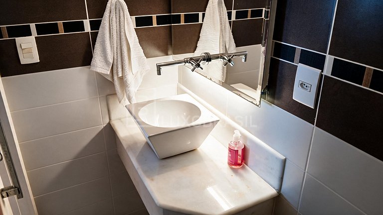 MAN804 - 4-Bedroom Apartment in Mangaratiba | 257 m² for Sal