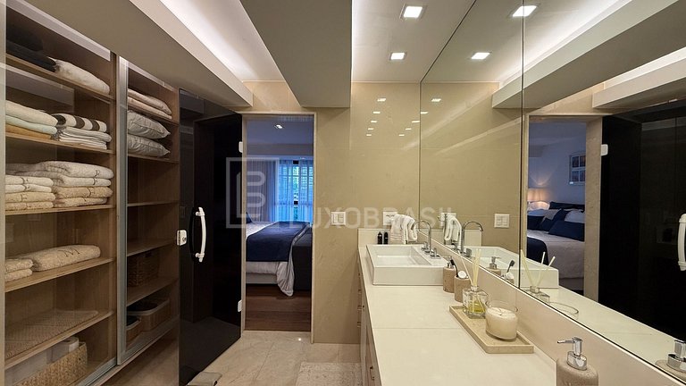 LB - RJ1053 Saint Tropez Penthouse – 2 Suites for Sale & Lon