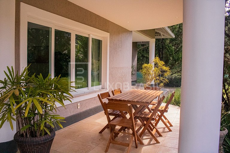 LB - TER804 | Casa de 665 m² con 6 Dormitorios en Venta en T
