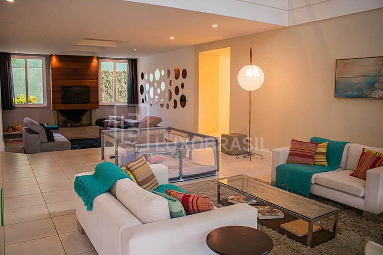 LB - TER804 | Casa de 665 m² con 6 Dormitorios en Venta en T