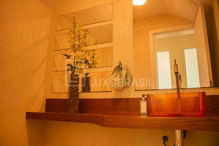 LB - TER804 | Casa de 665 m² con 6 Dormitorios en Venta en T