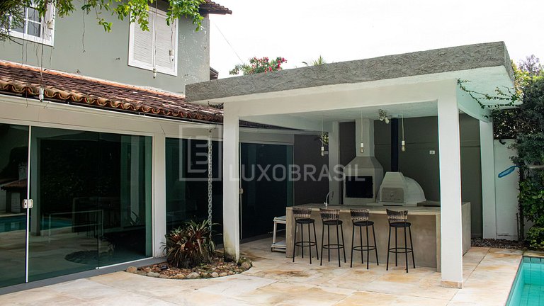 Casa de Alto Padrão para Aluguel Fixo na Barra da Tijuca