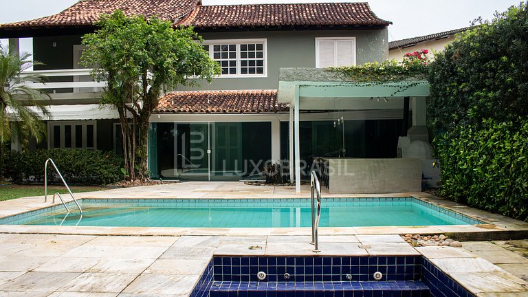 Casa de Alto Padrão para Aluguel Fixo na Barra da Tijuca