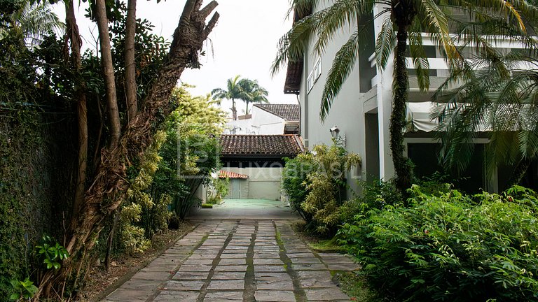 LB - RJ1055 Casa de 5 Dormitorios, 647 m², Porto dos Cabrito