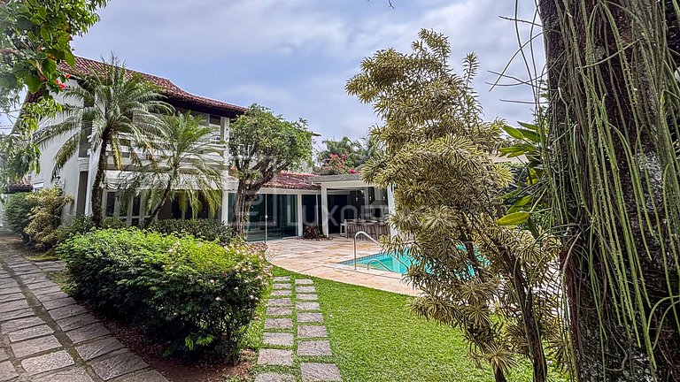 LB - RJ1055 Casa de 5 Dormitorios, 647 m², Porto dos Cabrito