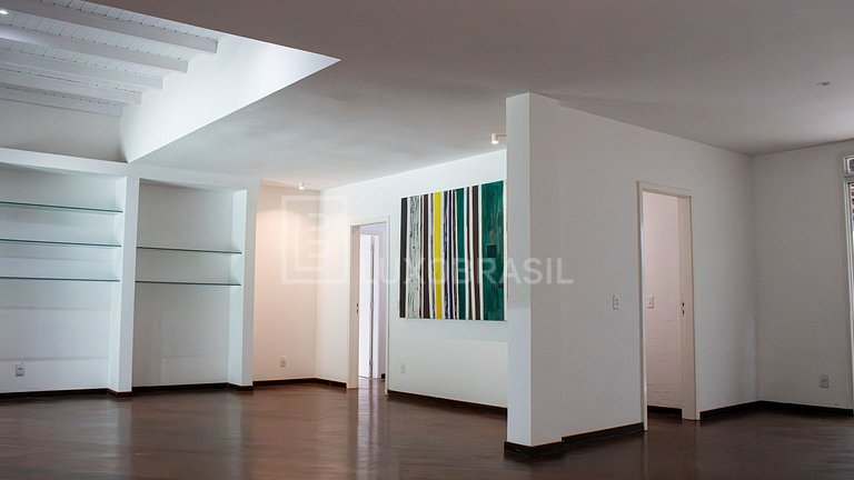 Casa de Alto Padrão para Aluguel Fixo na Barra da Tijuca