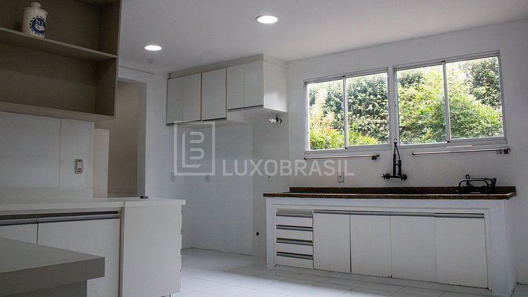 Casa de Alto Padrão para Aluguel Fixo na Barra da Tijuca
