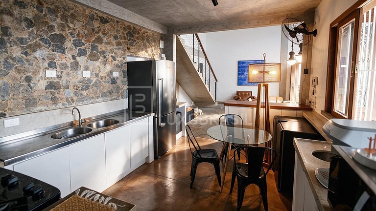 Casa para Aluguel de Temporada no Joá com Vista para o Mar
