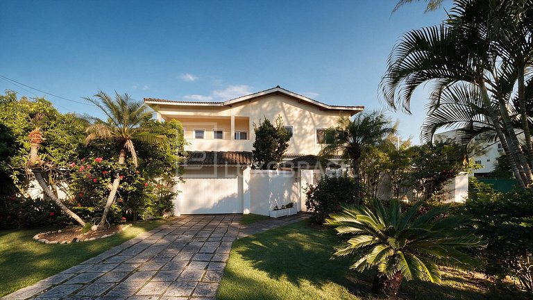 RJ1056 – 5-Bedroom House in Village Marapendi Gated Communit