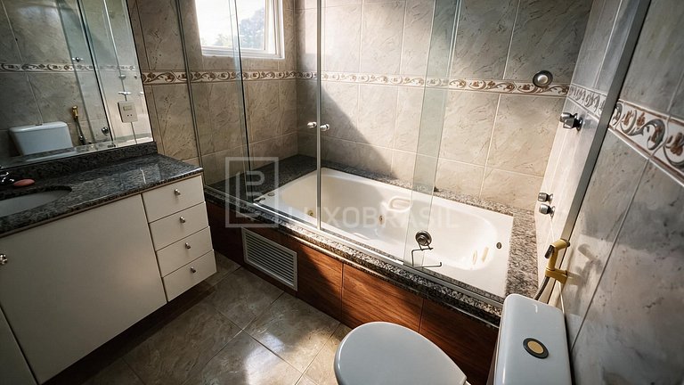 RJ1056 – 5-Bedroom House in Village Marapendi Gated Communit