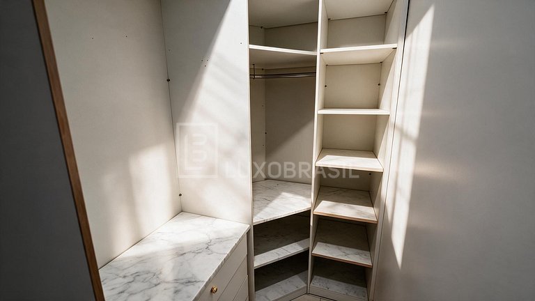 RJ1056 – 5-Bedroom House in Village Marapendi Gated Communit