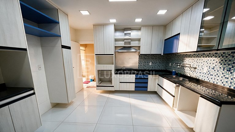 RJ1056 – 5-Bedroom House in Village Marapendi Gated Communit
