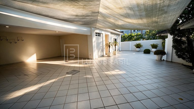 RJ1056 – 5-Bedroom House in Village Marapendi Gated Communit