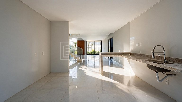 LB - RJ863 Casa com 04 Suítes à venda, 360 m² por R$ 3.850.0