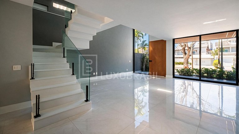 LB - RJ863 Casa com 04 Suítes à venda, 360 m² por R$ 3.850.0