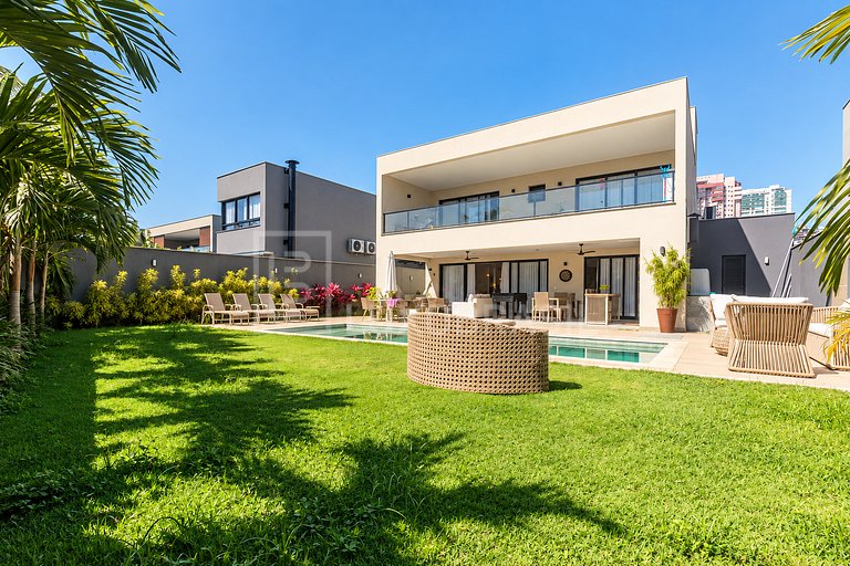 LB - RJ143 Casa Santa Lucia 5 Suites Barra Vacation Rental