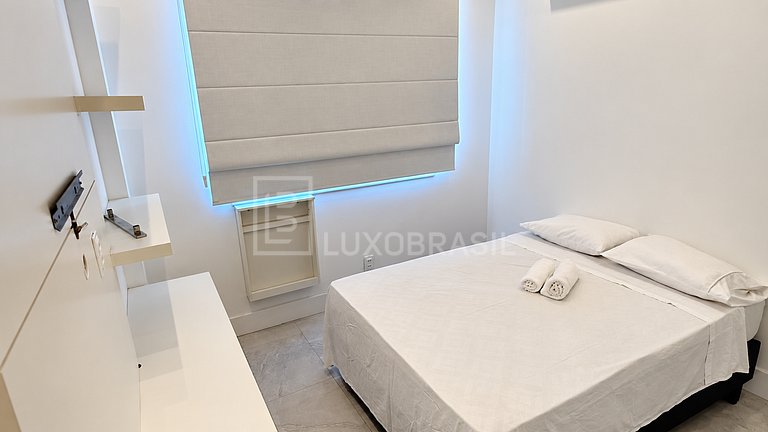 RJ148 - Copacabana Oceanfront Apartment for Sale R$ 3.650.00