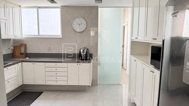 RJ148 - Copacabana Oceanfront Apartment for Sale R$ 3.650.00