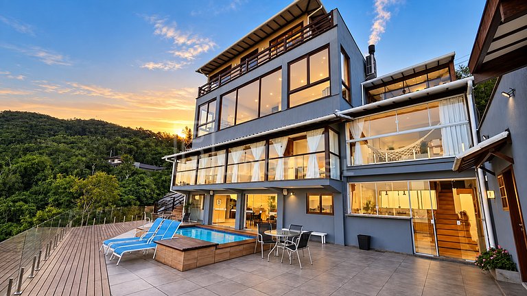 LB - PET 801 Villa Bela Vista in Petrópolis with panoramic v
