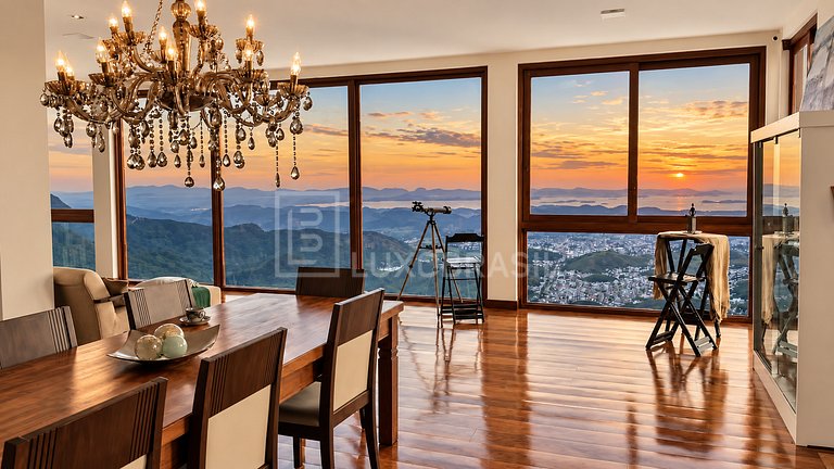LB - PET 801 Villa Bela Vista in Petrópolis with panoramic v