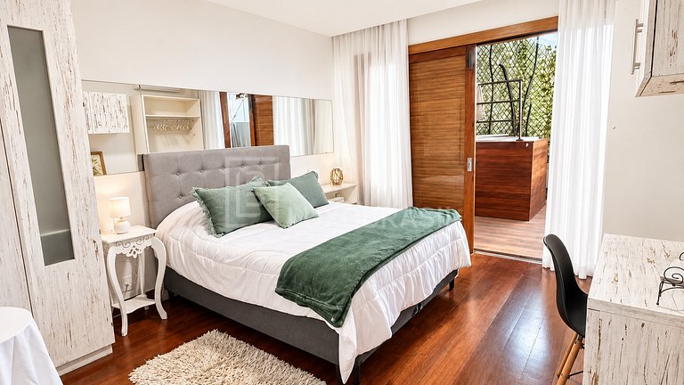 LB - PET 801 Villa Bela Vista in Petrópolis with panoramic v