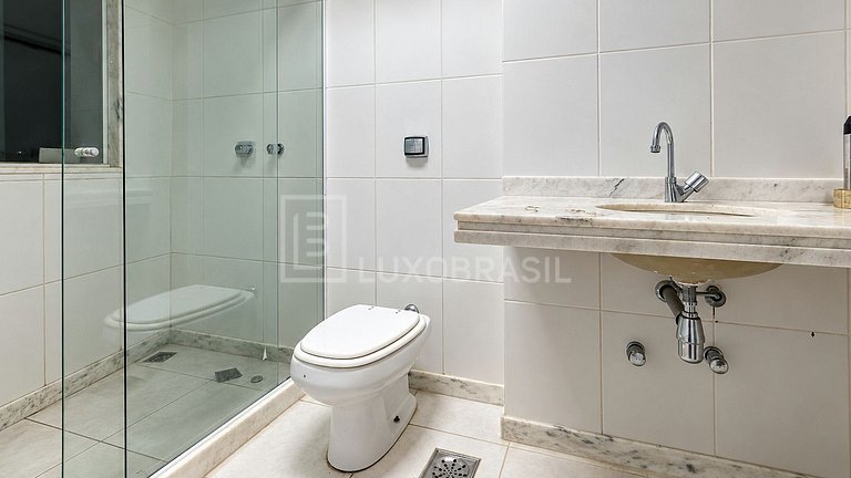 LB - RJ80 5-Bedroom House, 2,200 m² for Long-Term Rental at