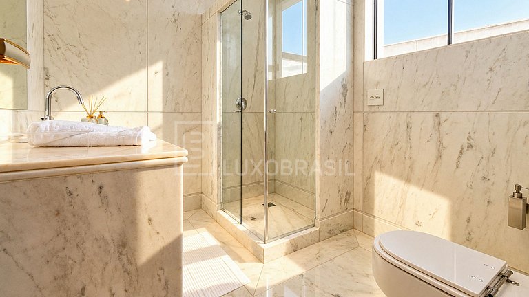 LB - RJ80 Casa de 05 habitaciones, 2.200 m² alquiler de larg