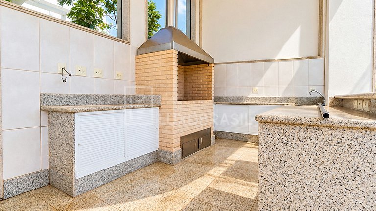 LB - RJ80 Casa de 05 habitaciones, 2.200 m² alquiler de larg